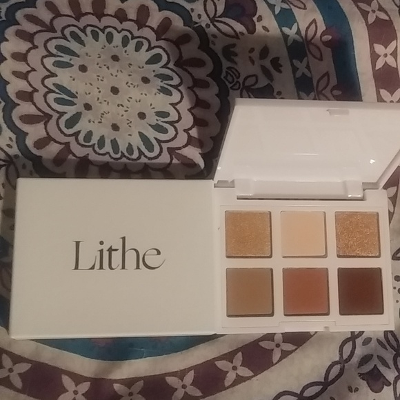 Lithe Night & Day Eyeshadow Palette - New In Box - Picture 3 of 3